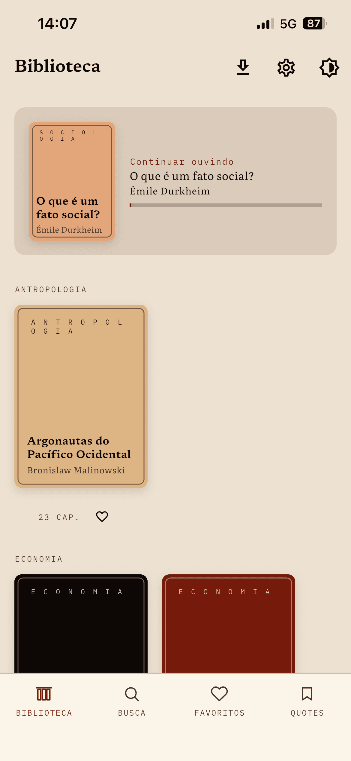 Biblioteca do Lumo com prateleiras de obras por categoria